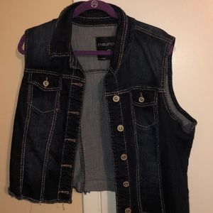 Super cute sleeveless Jean jacket